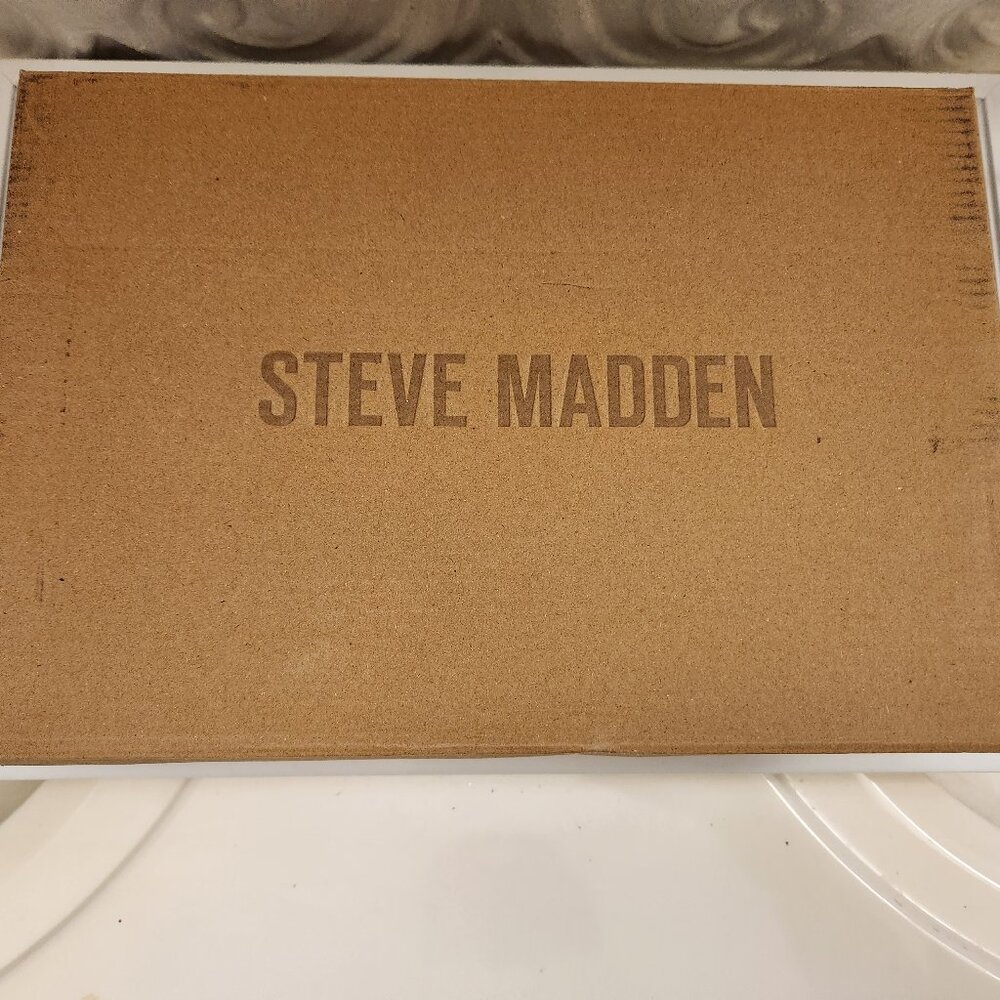 Steve Madden Silver " Madrid" Sneakers. NIB. Size… - image 10